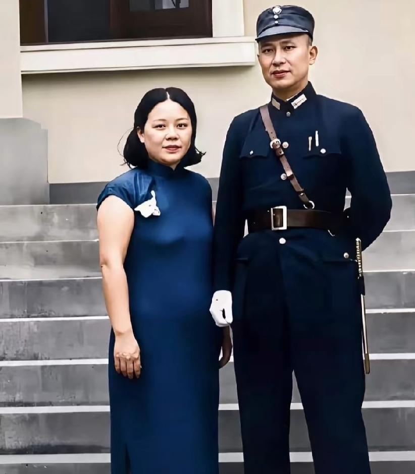 这张合影拍摄于1939年的桂林。此时白崇禧四十六岁，担任桂林行营主任，夫人马