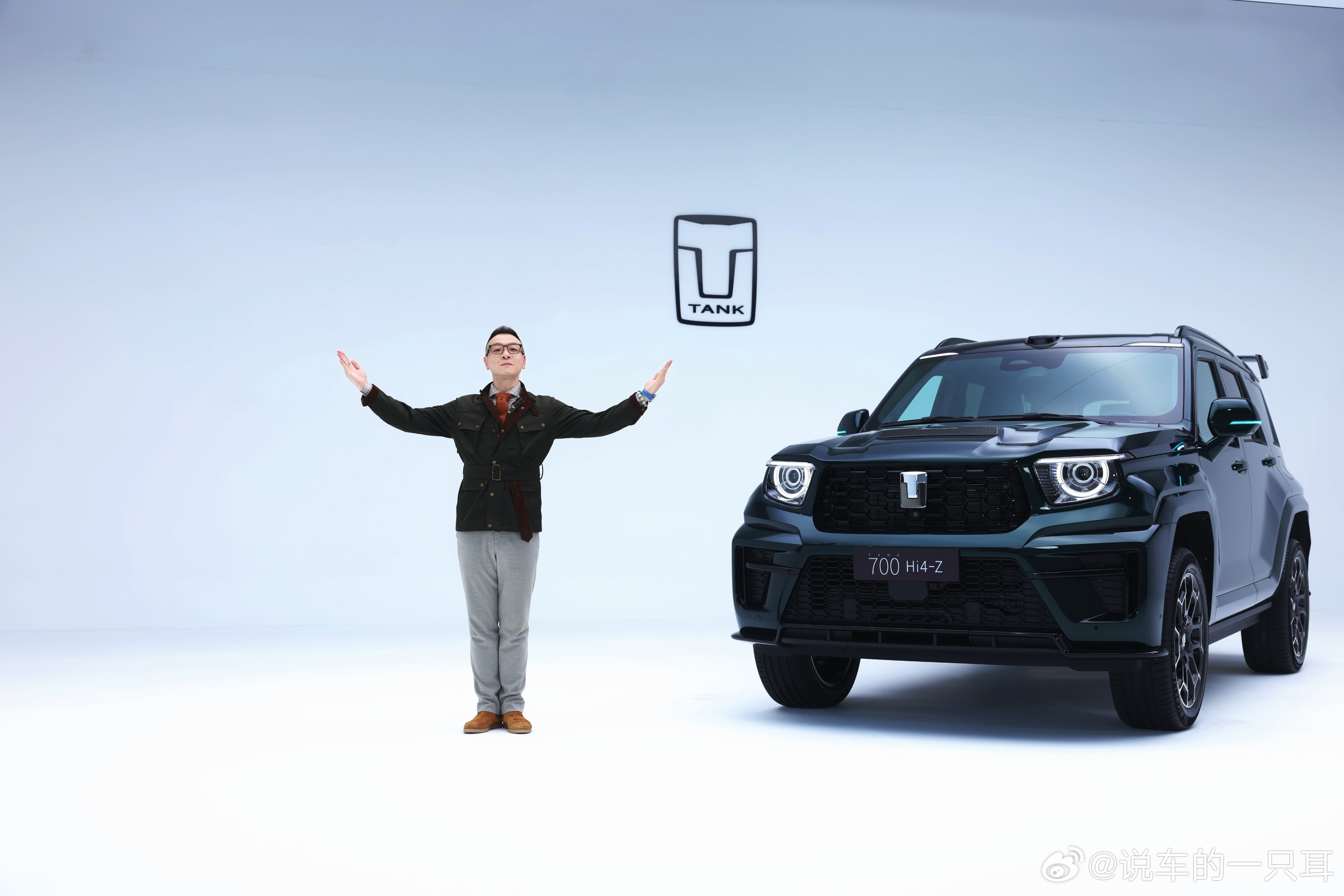 轻咳一下～俺又有大片啦，这次是和全新坦克700～全新坦克700不随意，外紧内智，