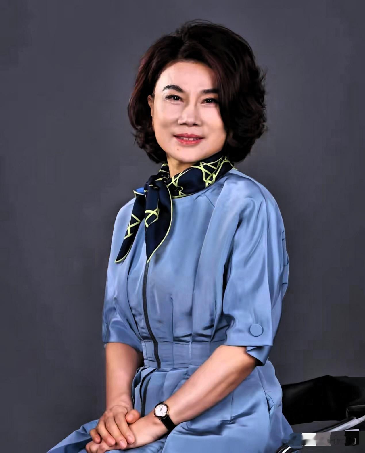 董明珠这波“神预言”直接封神！当初说“格力不招海归，怕混进间谍”被骂惨，胡锡进都