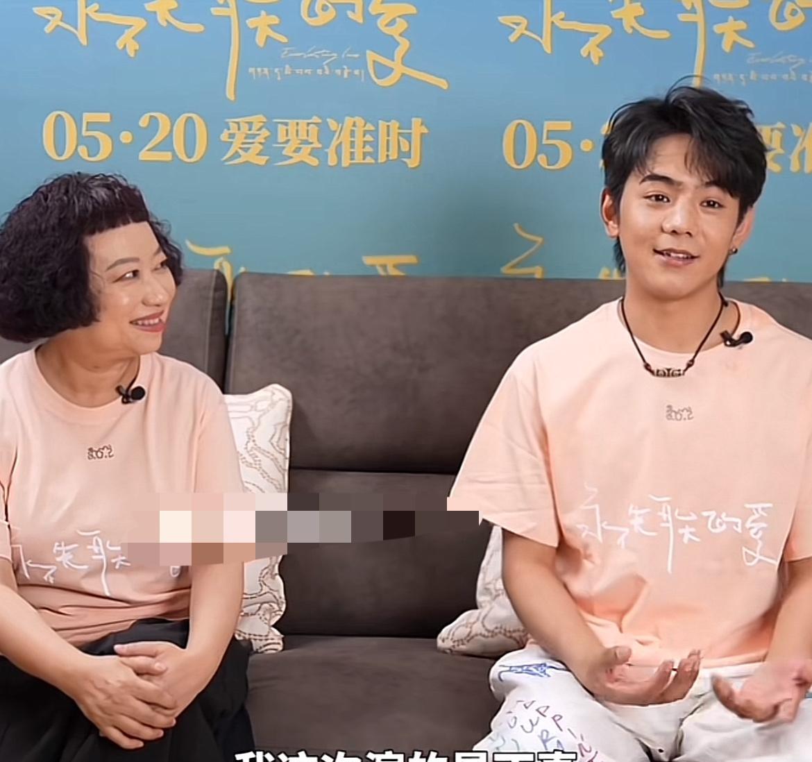 丁真第一次参演电影，丁真说：“我这一次演的是丁真，对演的是自己。”记者问：“这