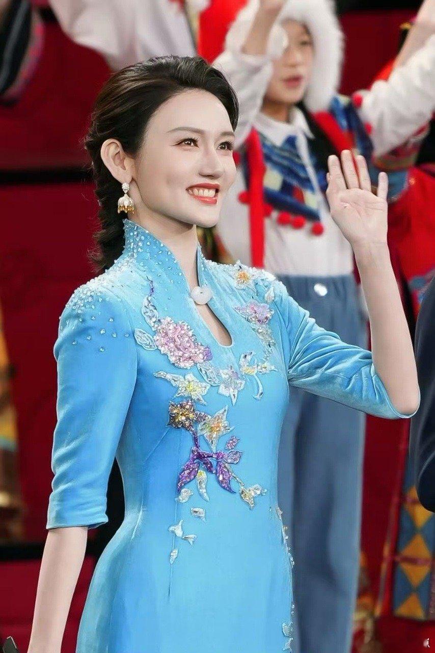 龙洋已争气争气再争气马年看龙洋，满眼都是“龙马精神”的精气神！标志性酒窝自带治