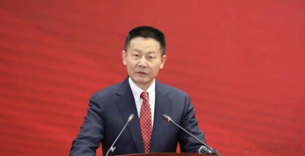 敬你是条汉子！上任836天，终于干了一件最惊天动地的大事，严惩、关停老虎、富途、