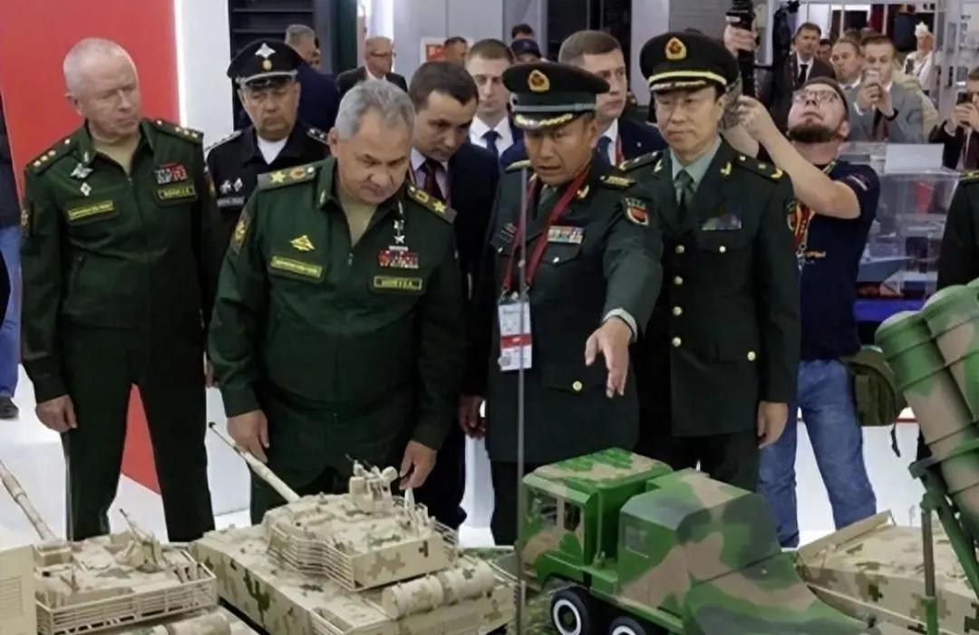 俄罗斯为何不敢直接从东大购买武器？到了今天，俄乌