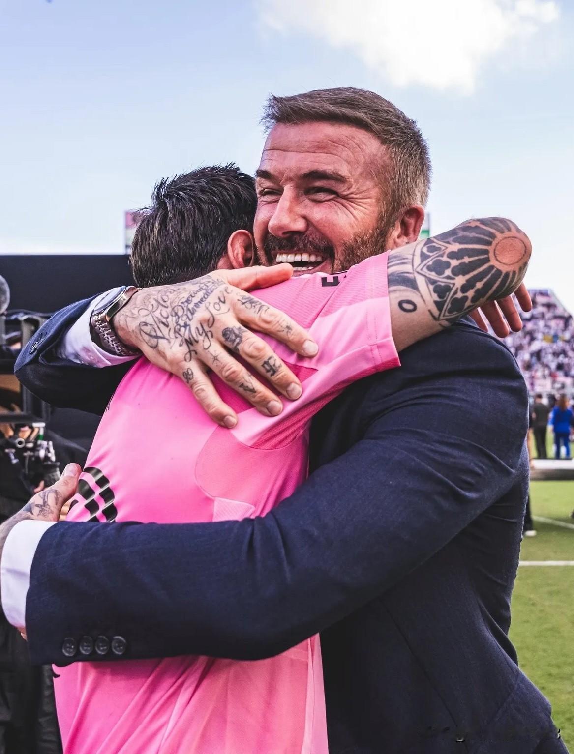 建队仅7年的迈阿密国际，用一场酣畅淋漓的胜利，首次捧起美职联总冠军奖杯，为这座城