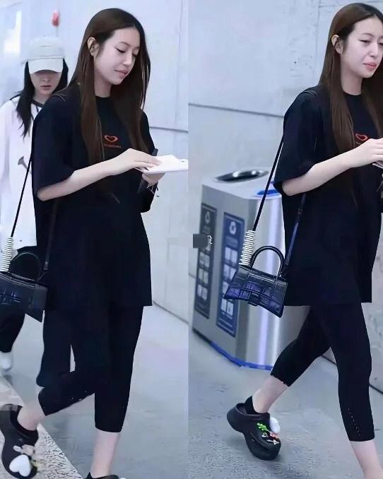 能看出这是谁的女儿吗？跟妈妈比确实差不少，应该是爸爸的基因占据了显性地位。