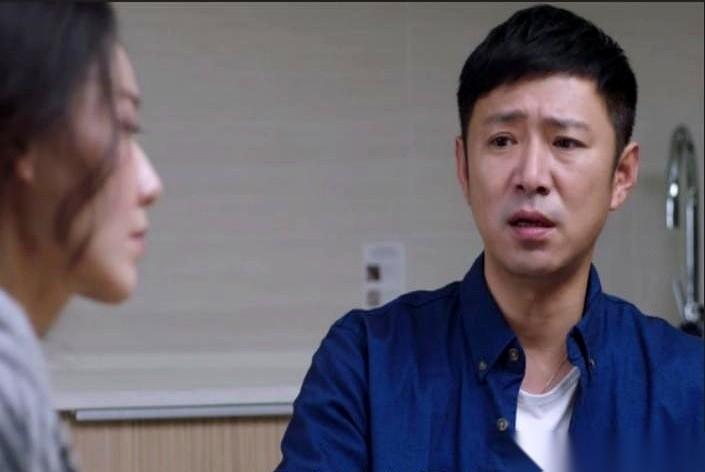 有人在华为家属群里求租个主卧。结果你猜怎么着？一个姐们儿回复：有房，但得跟我