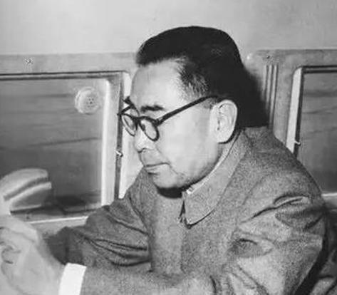 一次国宴时，外宾刁难周总理：您见过世界上最漂亮的女人吗？周总理放下筷子说道：我见