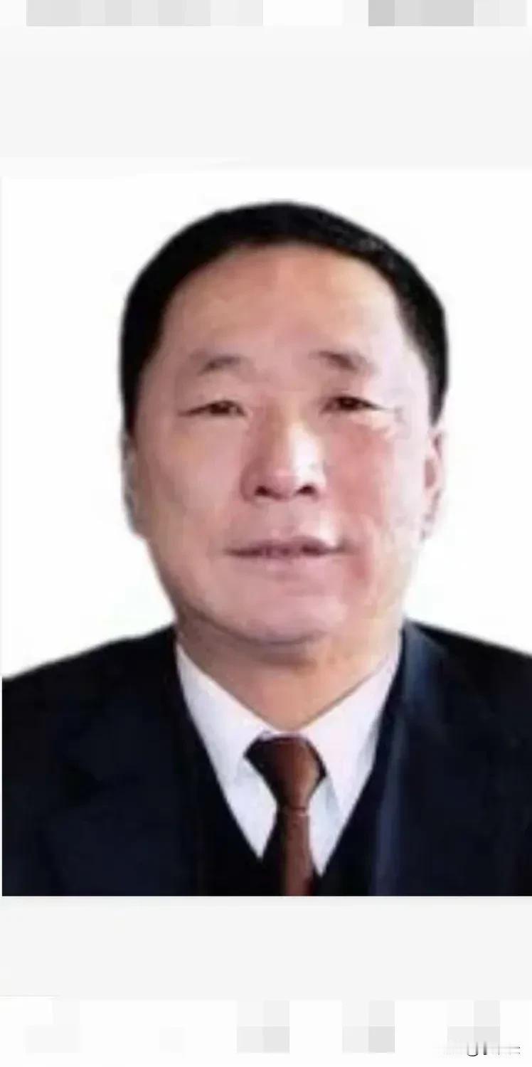 家人们！今天给大家聊聊山西长治的“职场狠人”——任铁柱。从穷得叮当响的放羊娃逆袭
