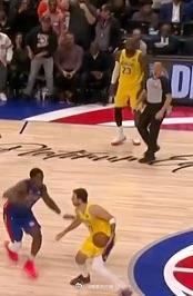 我勒也是学聪明了，自从上次打魔术被“甩锅”后，最后一攻都离得远远的，今天干脆直接