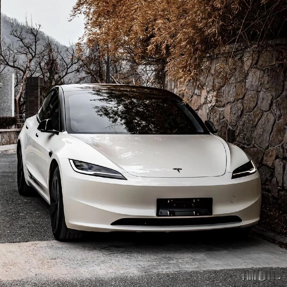 最近好几个朋友问我，特斯拉Model3现在贵不贵，值不值？聊一下我的感觉。