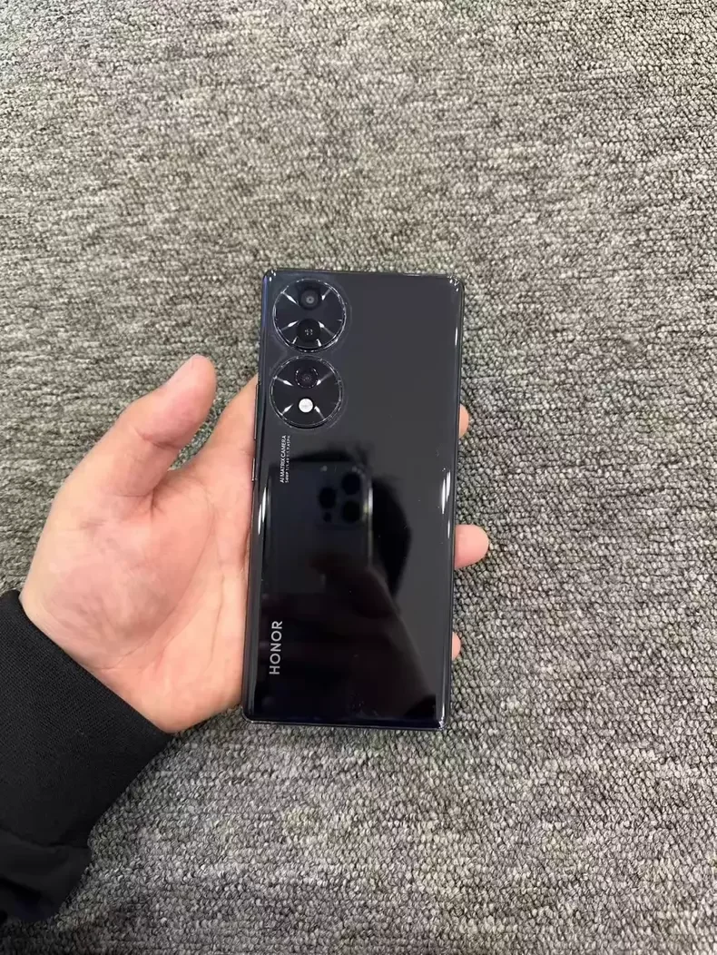 8300mAh+IP69防水+十面抗摔，荣耀X70焕新版