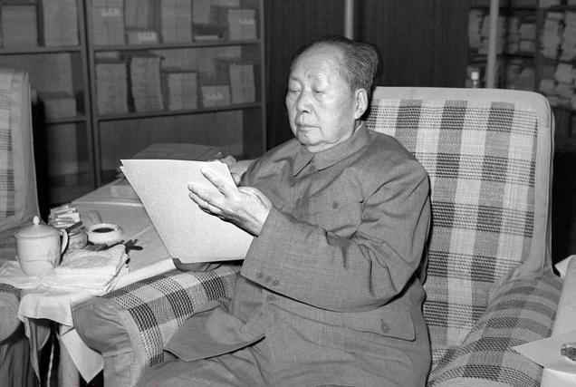 1975年，蒋介石在台湾省去世，消息传来，毛主席说了三个字。 1975年4月