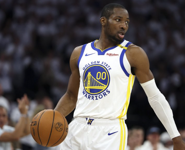 勇士最缺的就是突破手和篮板手库明加这个运动能力和身体天赋是可以练出持球和投篮的