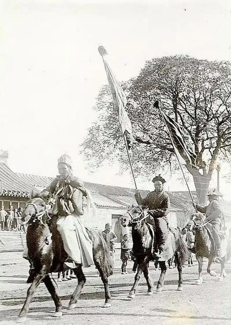 清朝可不止几万人入关满洲本部，在松锦之战时动员了17万人。入关把在堪察加半岛鱼皮