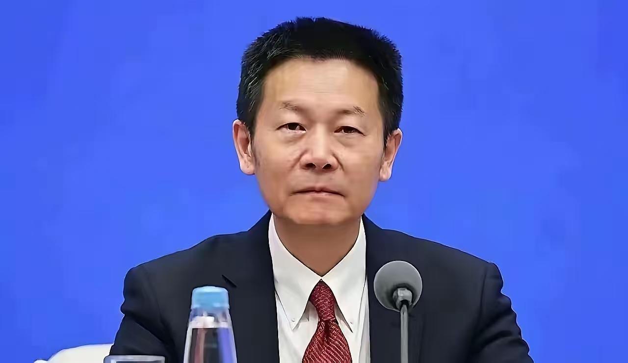 隔壁韩国当年顶不住散户的怒火，直接掀了量化交易的桌子。反观咱们这里，两亿股民声声