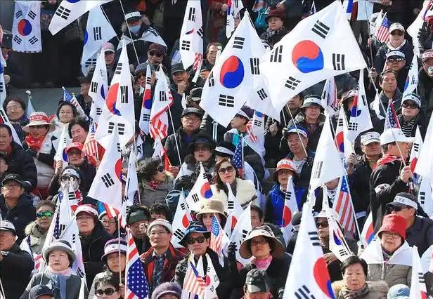 韩国名声彻底毁了！联合国教科文组织以证据不足，不但撤销了韩国泡菜、燃灯会、端午祭