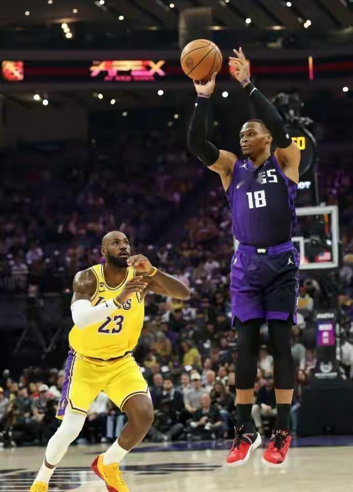 NBA主教练们最近是真犯愁，集体陷入两难境地。事儿的起因很简单，詹姆斯没选上