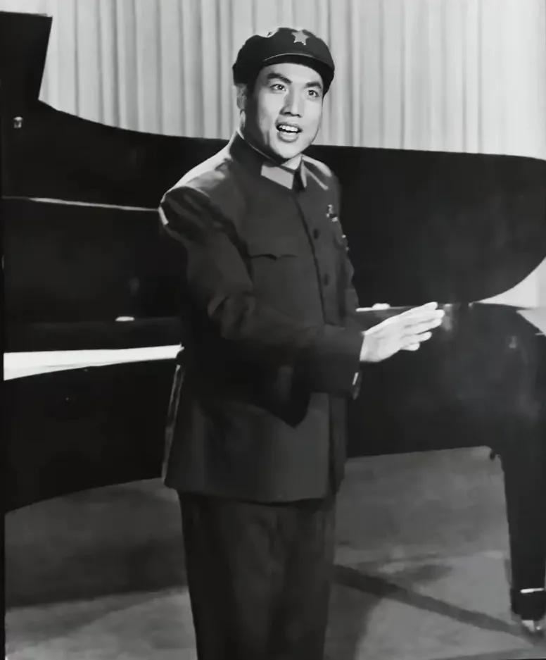 他曾是一部京剧样板戏的主演。我们60周岁以上的人可能都看过他演的样