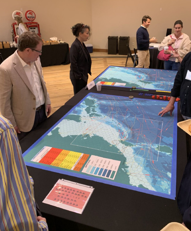 美军推演台海战况现场曝光，分析师眉头紧缩，所有人表情都很失落！近日，该学院近期举