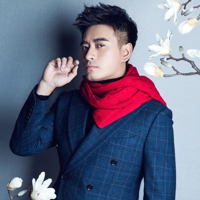 演员陈龙说：“我接到《琅琊榜》的邀约，让我出演蒙挚蒙大将军时，我是犹豫的，副导演