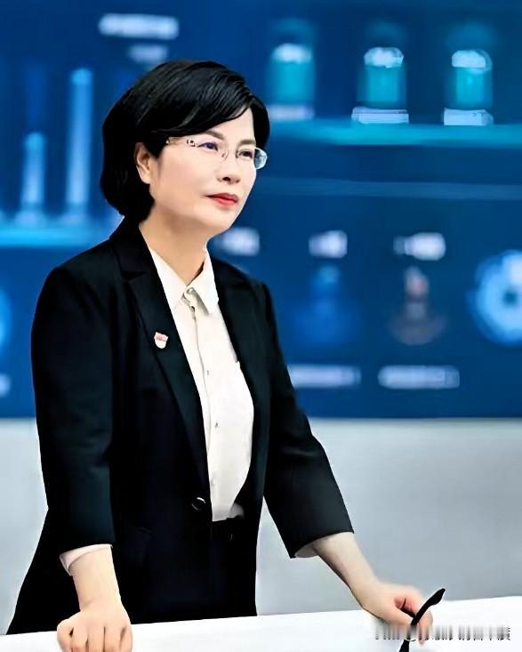 任正非在最新讲话里提到一个细节：12306系统的核心技术带头人之一，曾经是个“