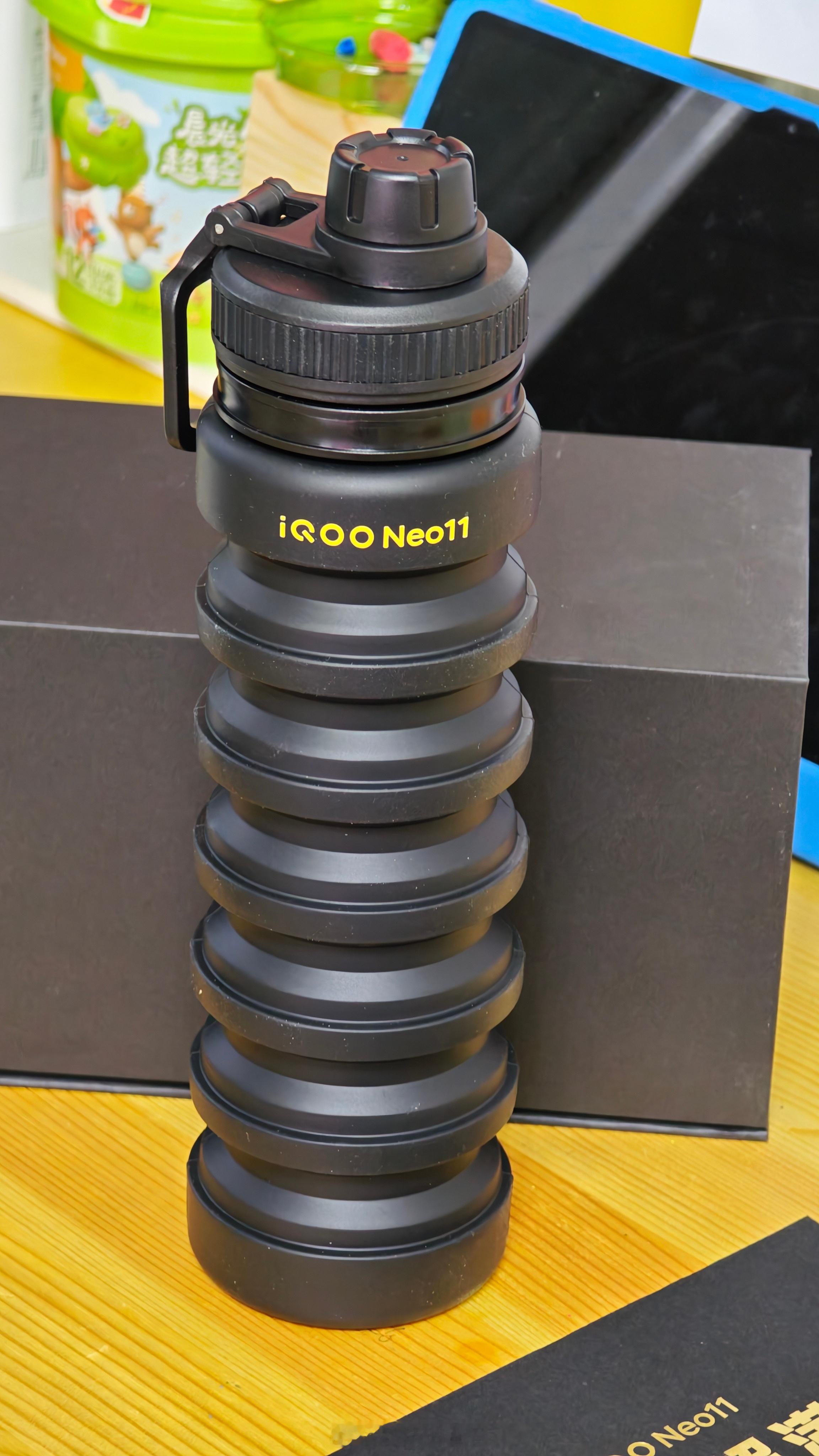 收到IQOONeo11的邀请函了这个杯可是够大还是什拉式的水杯寓意我猜是：一杯