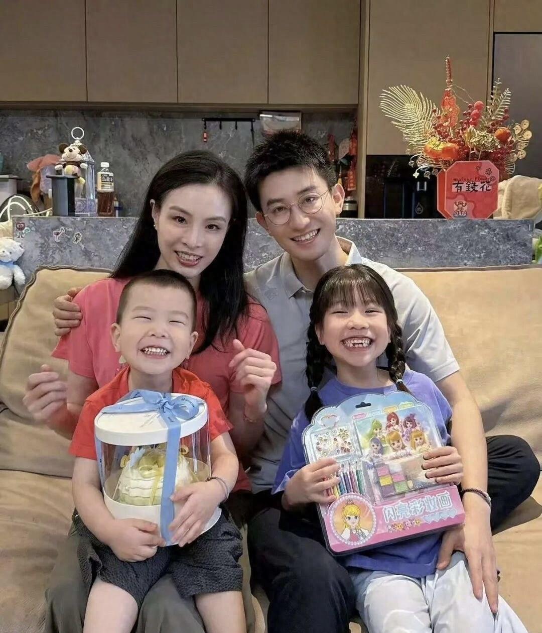 吴敏霞真是太幸福了，嫁给了这么帅气的一个老公，应该是女运动员里嫁的最好的一个。