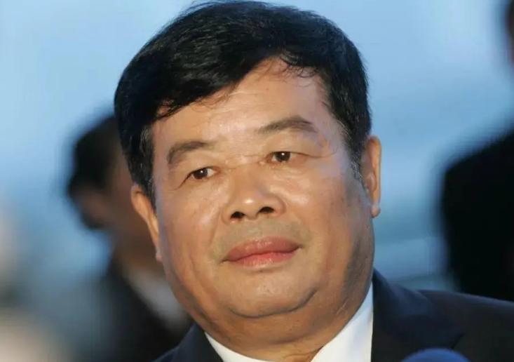 2001年，一位领导找到曹德旺借7500万，并用市里的三个收费站五年的经营权来还