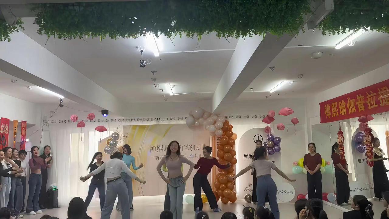 幼儿园氛围真的挺好的，孩子是一定要上幼儿园的幼师