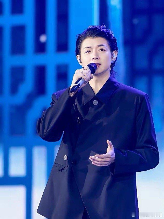 为什么霍尊可以复出？而其他人却不可以？不是霍尊有后台，而是霍尊跟其他人不一样。霍