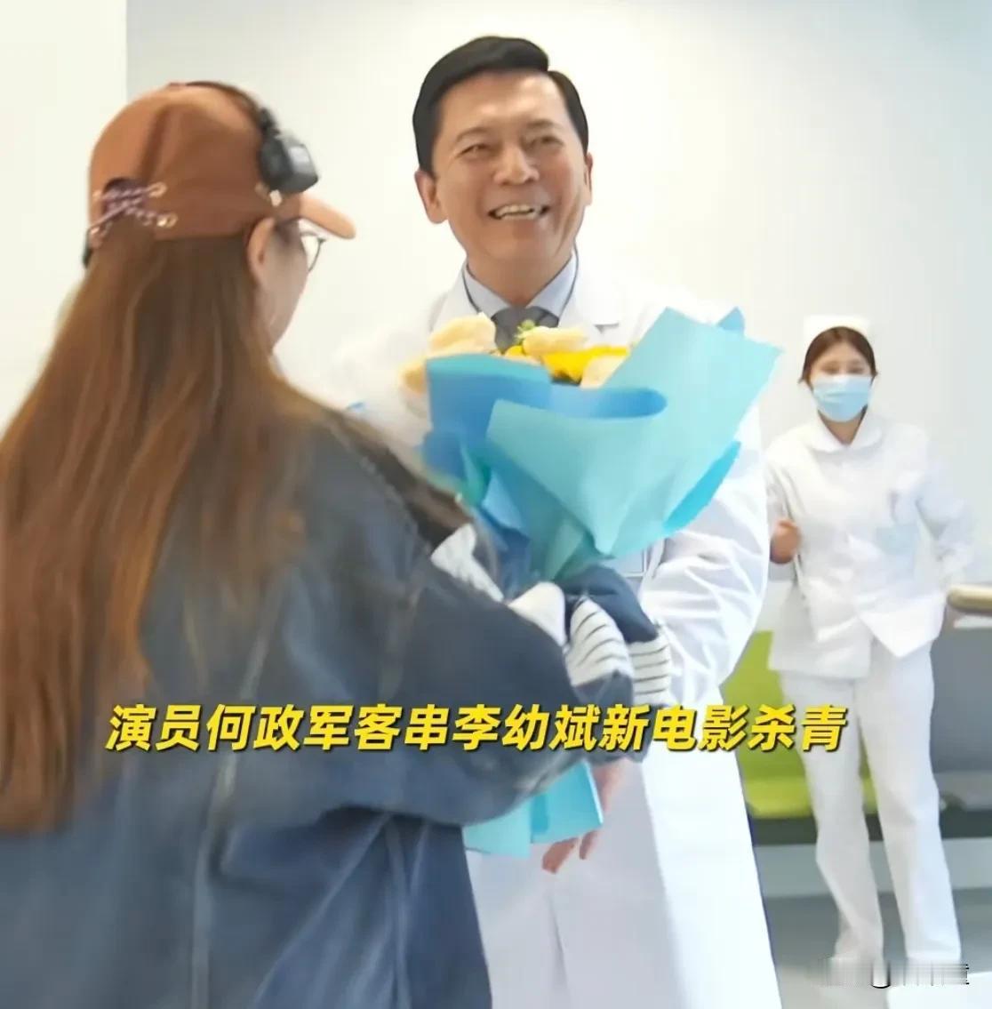 观众太有福气了！跨越20年再合作，李幼斌与何政军再合作的情景，有点泪目！两人