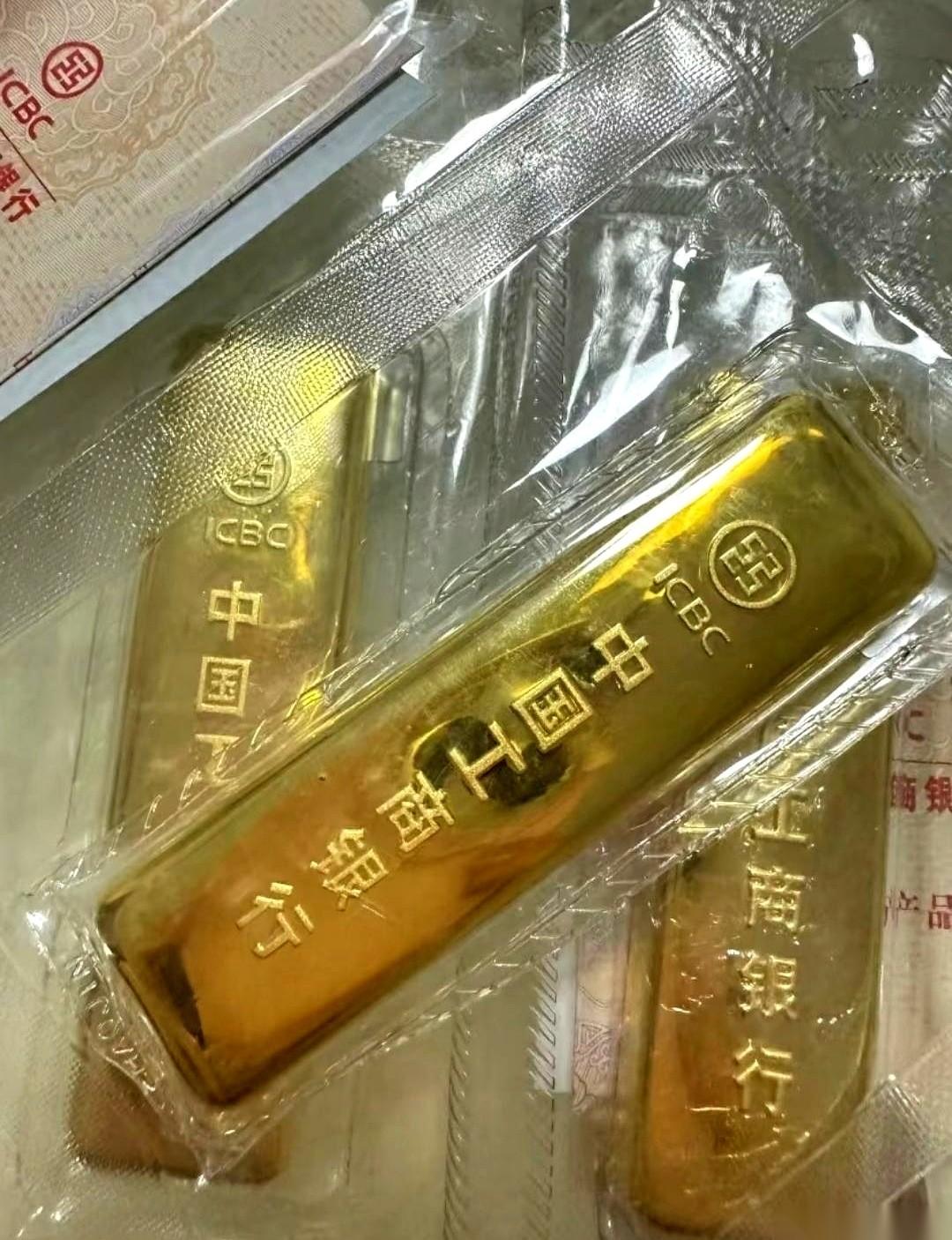 “一天利息20块，我最多能挺10天！”同事说完这句话，两只手死死按着桌子，整个