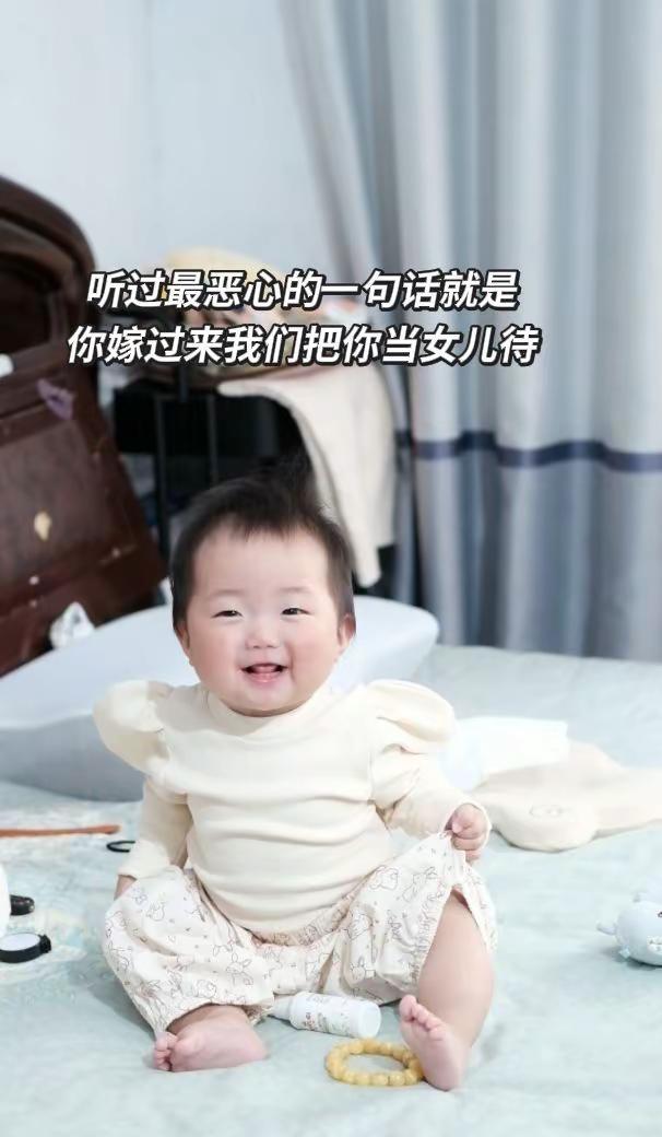 亲眼目睹了最肮脏的人性。在娘家被捧在手心、人人夸赞的女孩一脚踏进婚姻，到了婆家就