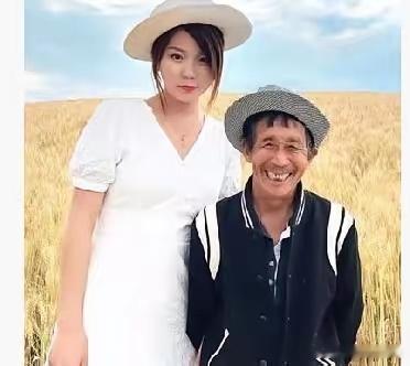 张白鸽25岁时卖掉公司，拿66万买了辆房车，带她爸全国旅行。现在她抖音一千多万粉