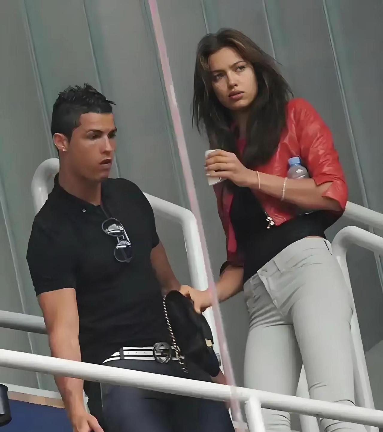 C罗与伊莲娜的意难平。始终还是认为伊莲娜和C罗才是最配的，你觉得呢？