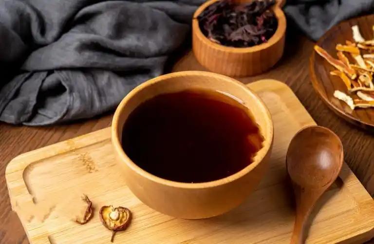 男人没有无缘无故的阴囊潮湿，离不开4个原因，3个中成药正对症 男人阴囊潮湿，