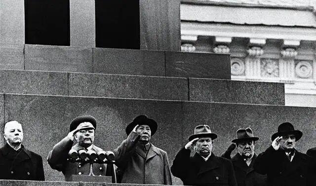 毛主席曾2次向苏联讨要蒙古！1954年国庆前后，北京接待苏联代表团。旅顺口