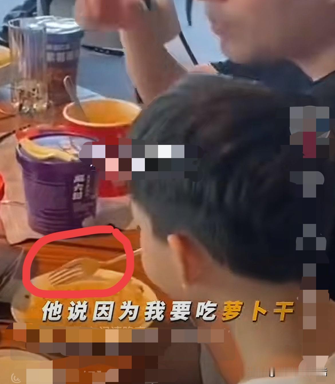 万万想不到，大S儿子的儿童节礼物——狂吃萝卜干，打小工赚大钱！“都已经3千单