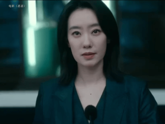 之前就已经和贾玲吃到一波信息差红利了没想到还不满足张小斐也算是艺高人胆大了