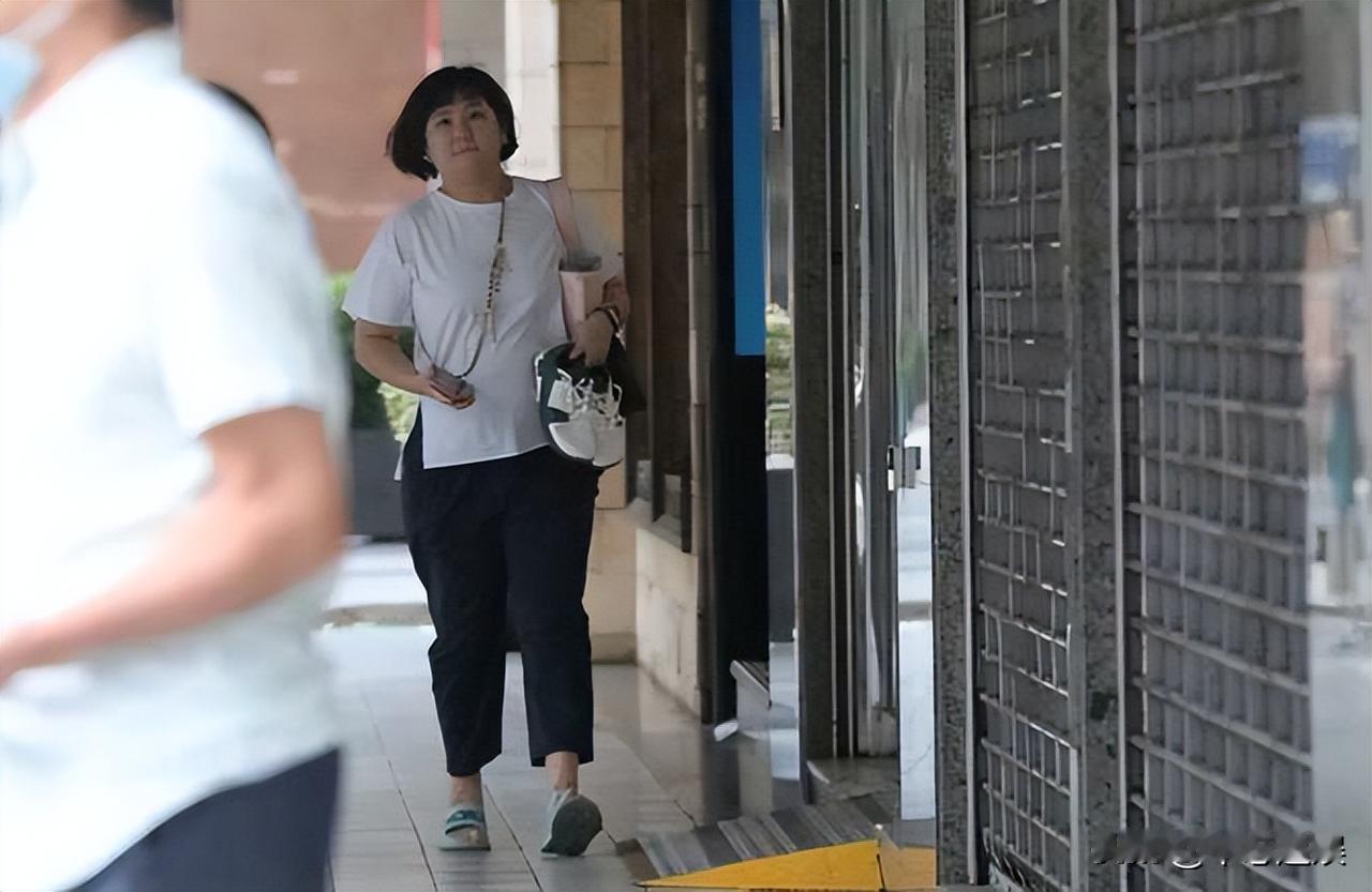 Selina生活照曝光第二天恶心的一幕上演了Selina的父亲连夜发声：