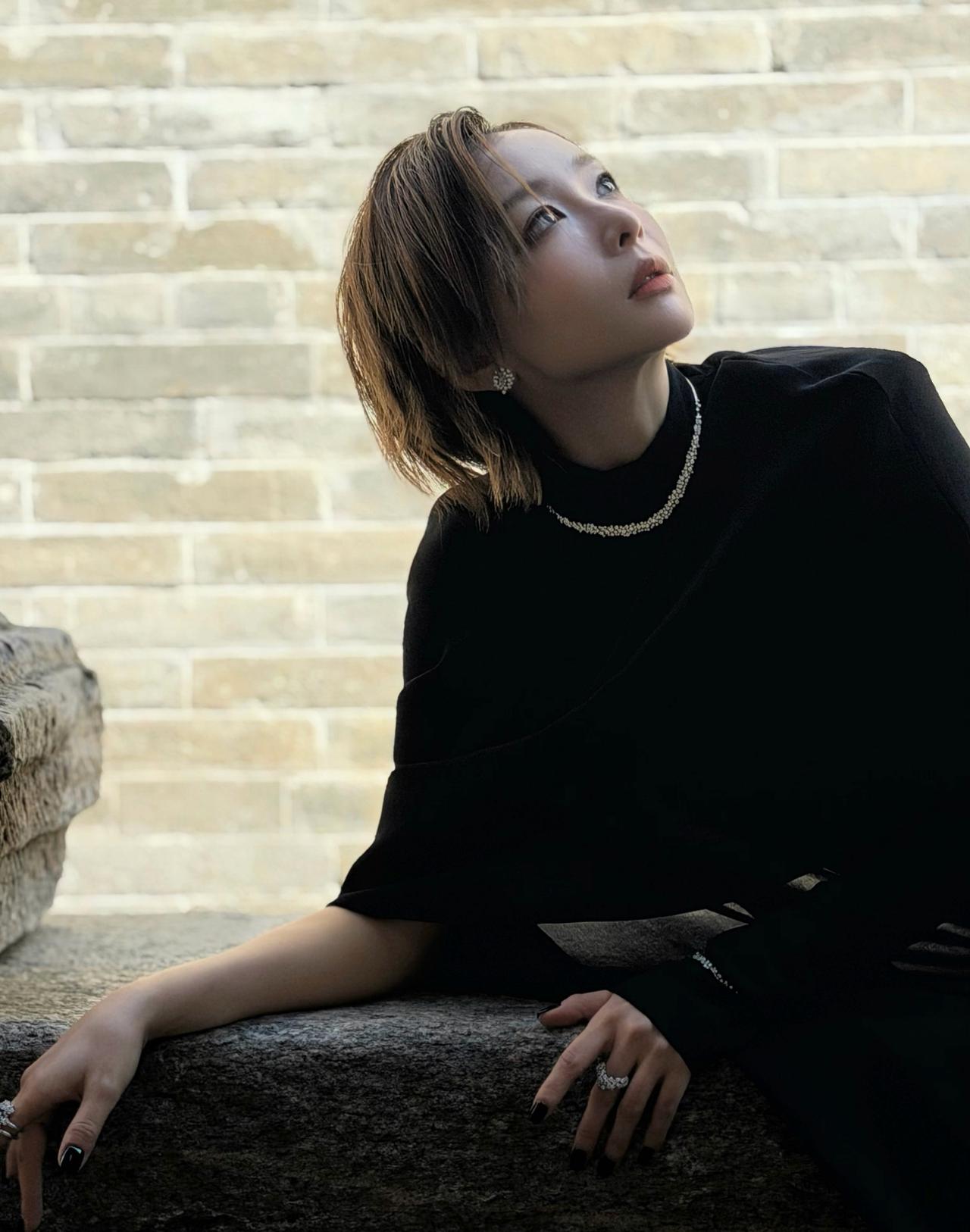 高叶遇见古城慢时光……不得不说高叶的这一组侧拍真的好美啊让人看到了一个