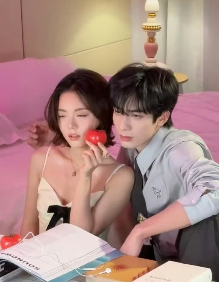 赵今麦宋威龙拍摄花絮堪比正片宋威龙赵今麦拍摄花絮好甜娇兰总监发了宋威龙赵今麦的