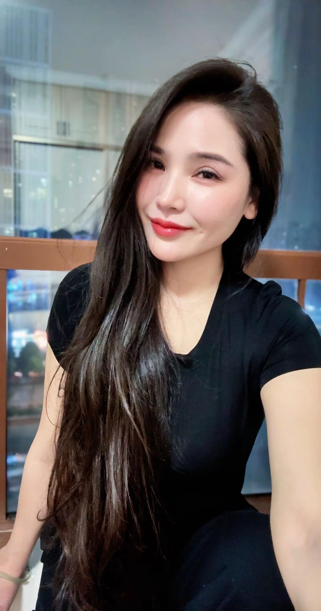 成熟稳重的美女你喜欢吗?