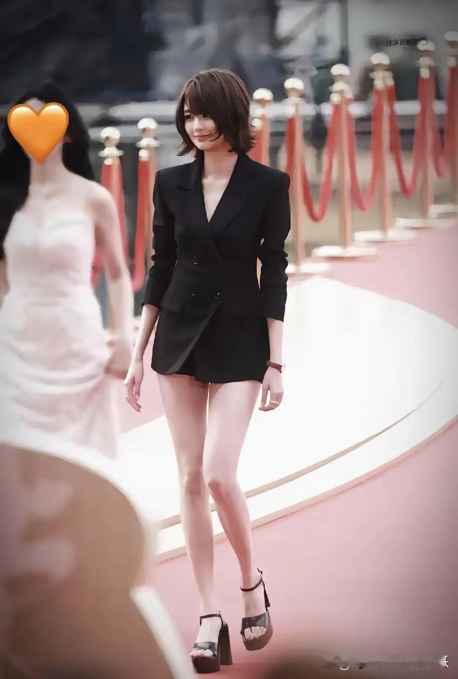 黄晓明签约172cm日系美女白翊汝，能否成下一位顶流？