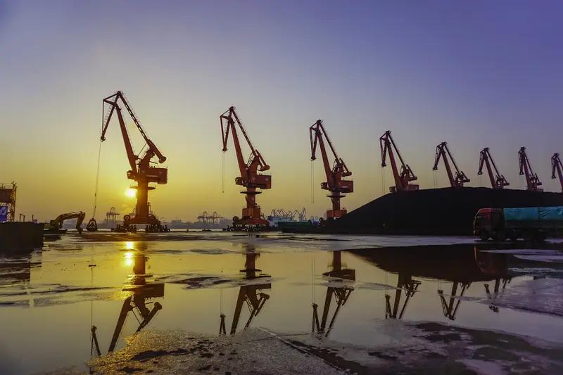 连云港这个优质港口，要是位于长江口北岸就好了。江苏经济这么发达，但是缺乏一个沿海