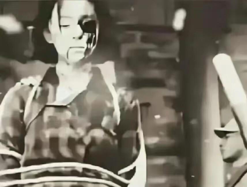 十六岁，能有多疼。她硬是一声没吭。山西寿阳赵家垴1947年秋，一个女娃被敌人折磨