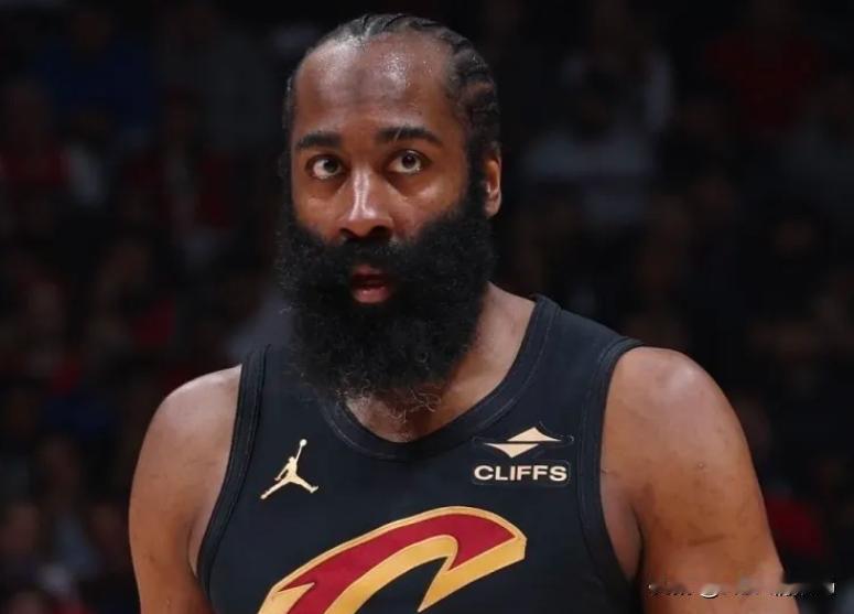 NBA情报局08月26日讯前NBA冠军球员罗伯特‑霍里抛出尖锐观点：如果骑士