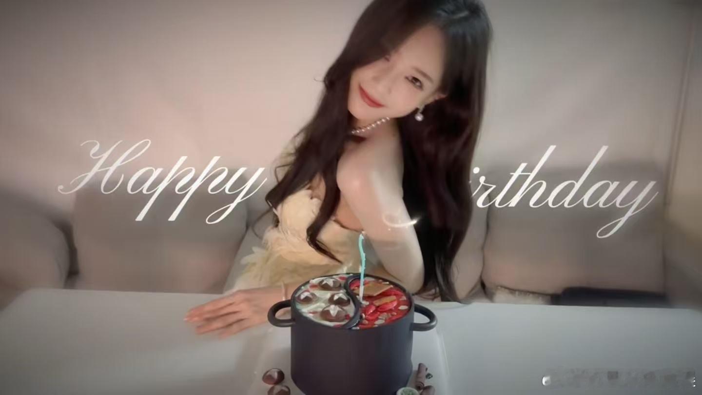 李一桐生日莲花灯起火了生日现场小乌龙太猝不及防，还好处理及时，全程有惊无险。