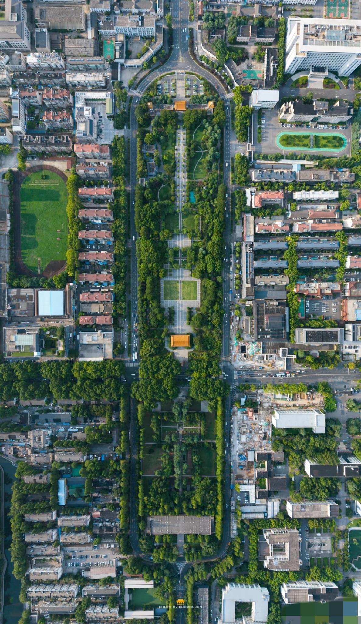 南京的明故宫，长这样。这照片里范围所有的建筑小区以前都是明故宫的范围，现在公