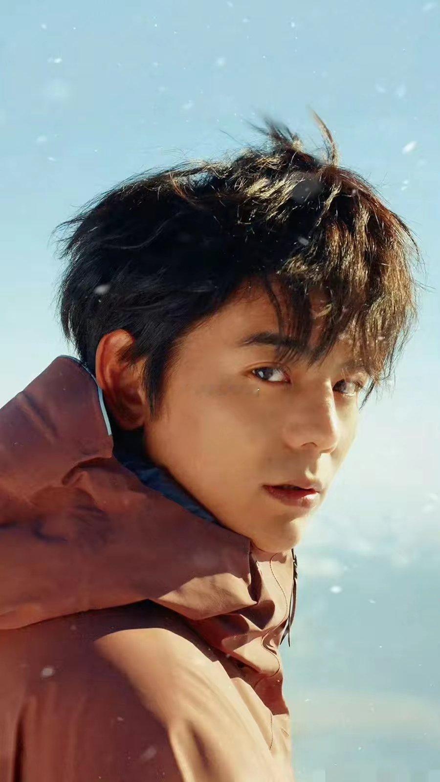 不仅向华强没有想到估计就连向佐也没有想到丁真居然当着全网的面说：“向佐扛不住就别